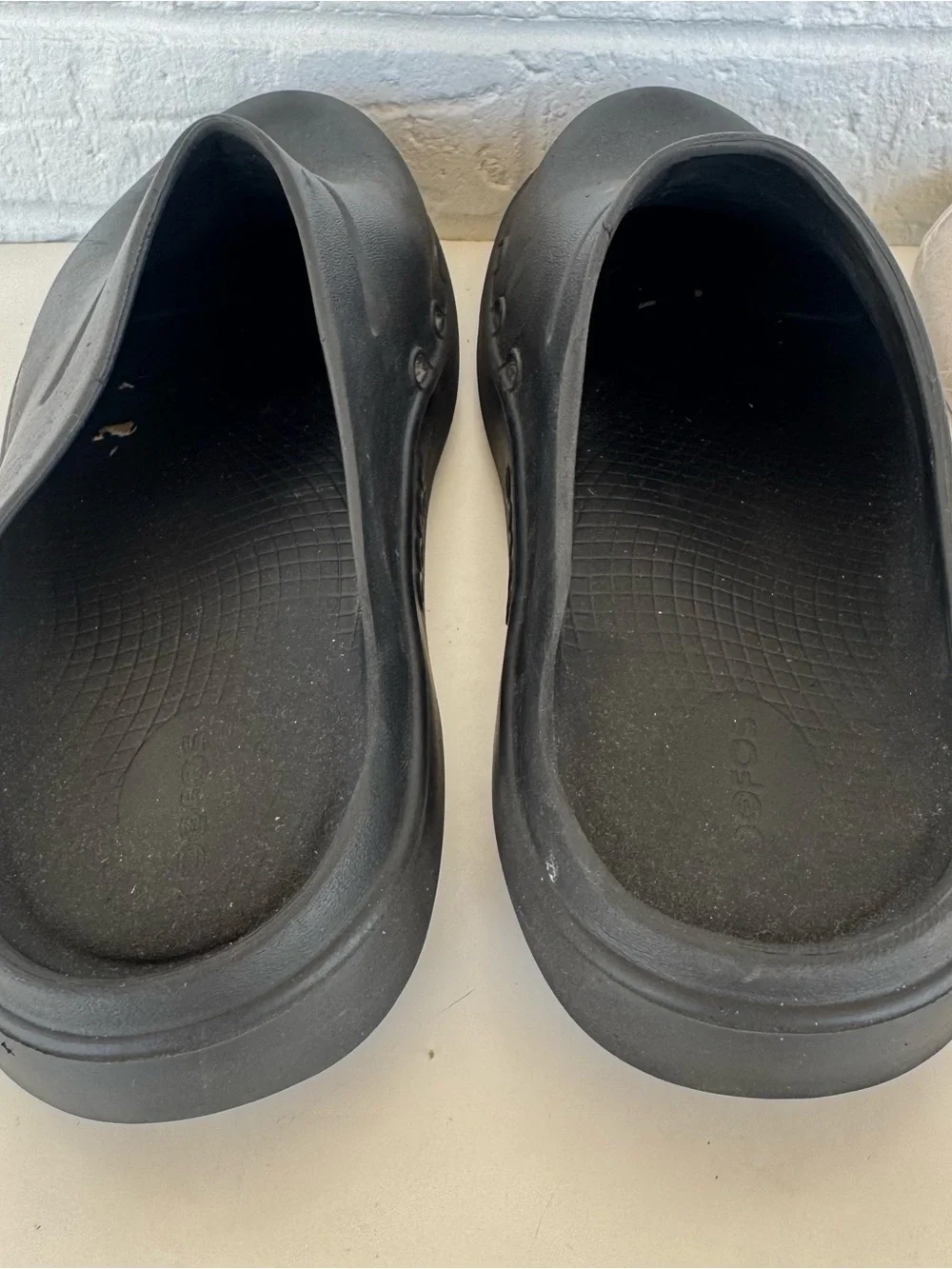 OOFOS OOcloog Recovery Clogs Men's 11/Women's 13